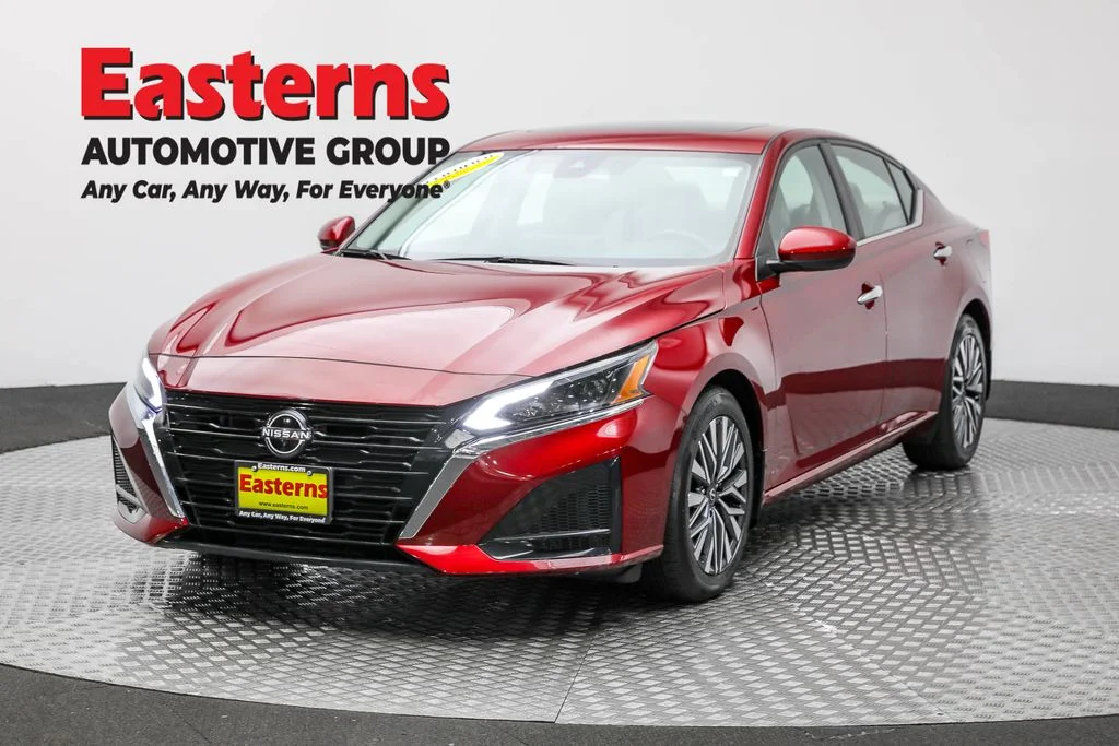 Used 2023 Red Nissan 2.5 SV image 1