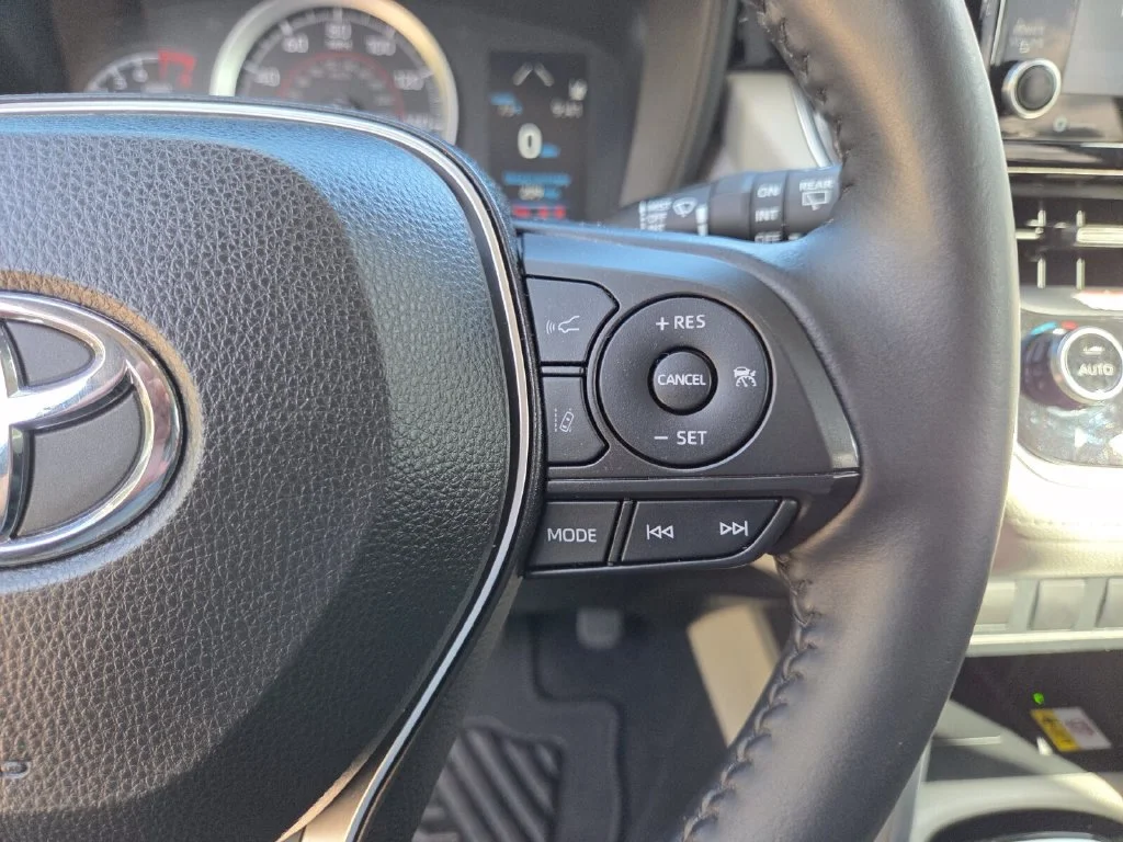 Certified Used 2022 Silver Toyota LE image 30