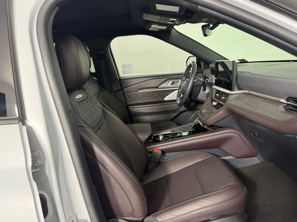 Used 2025 White Ford Platinum image 32