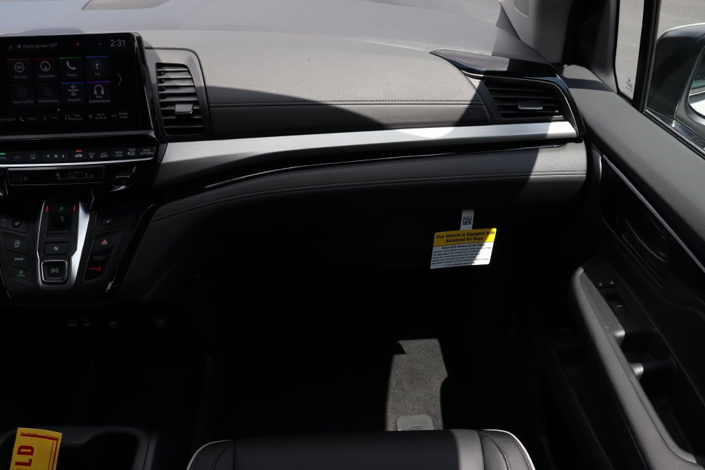 New 2027 Platinum White Pearl Honda Touring image 18