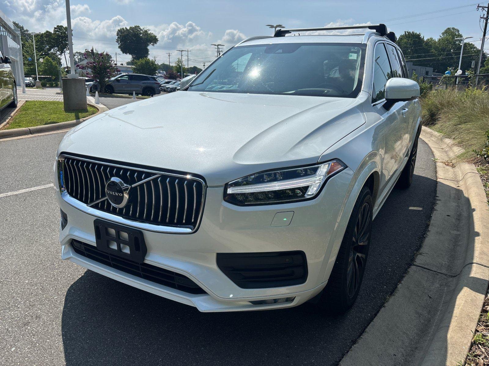 Used 2021 Crystal White Metallic Volvo Momentum image 2