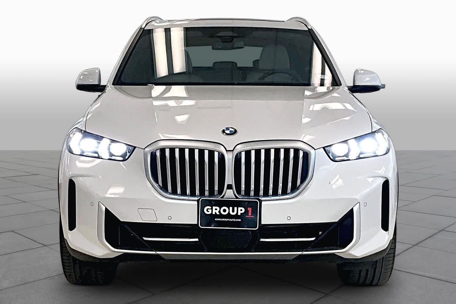 Used 2024 Mineral White Metallic BMW sDrive40i image 3