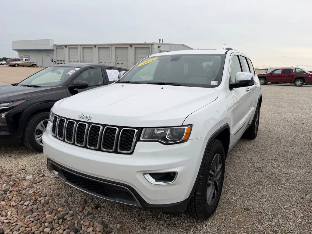 Certified Used 2022 White Jeep Limited image 2