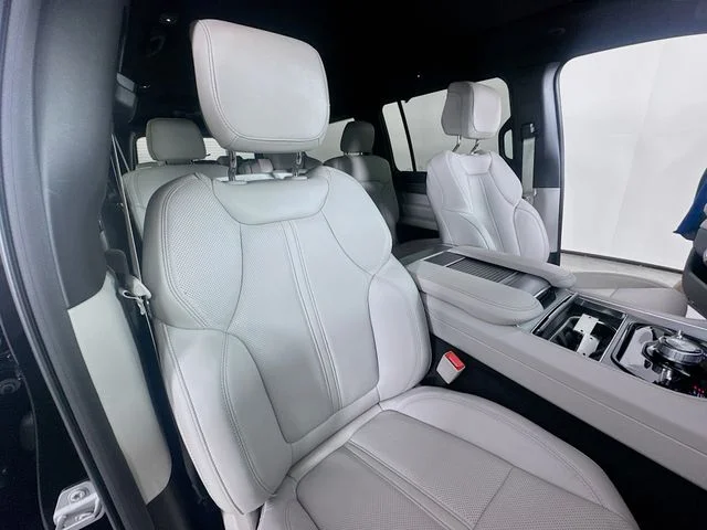 New 2026 High Gloss Black Exterior Paint Jeep Limited Altitude image 32