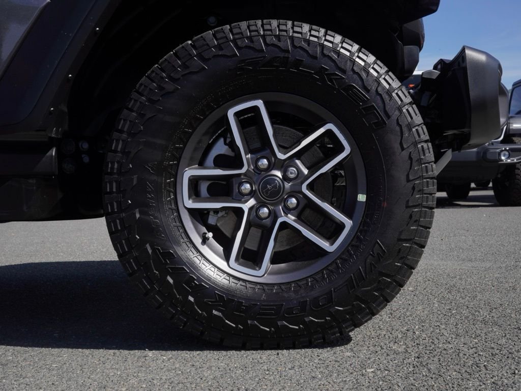 New 2026 Granite Crystal Metallic Clear-Coat Exterior Paint Jeep Mojave image 9