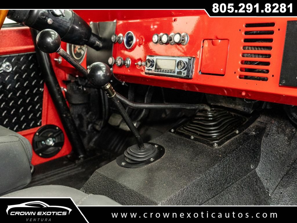 Used 1972  Ford 2dr Convertible image 17