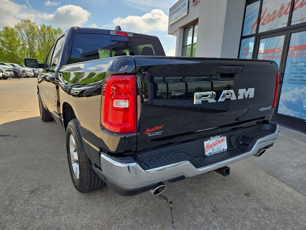 New 2026 Diamond Black Crystal Pearl-Coat Exterior Paint RAM Tradesman image 8