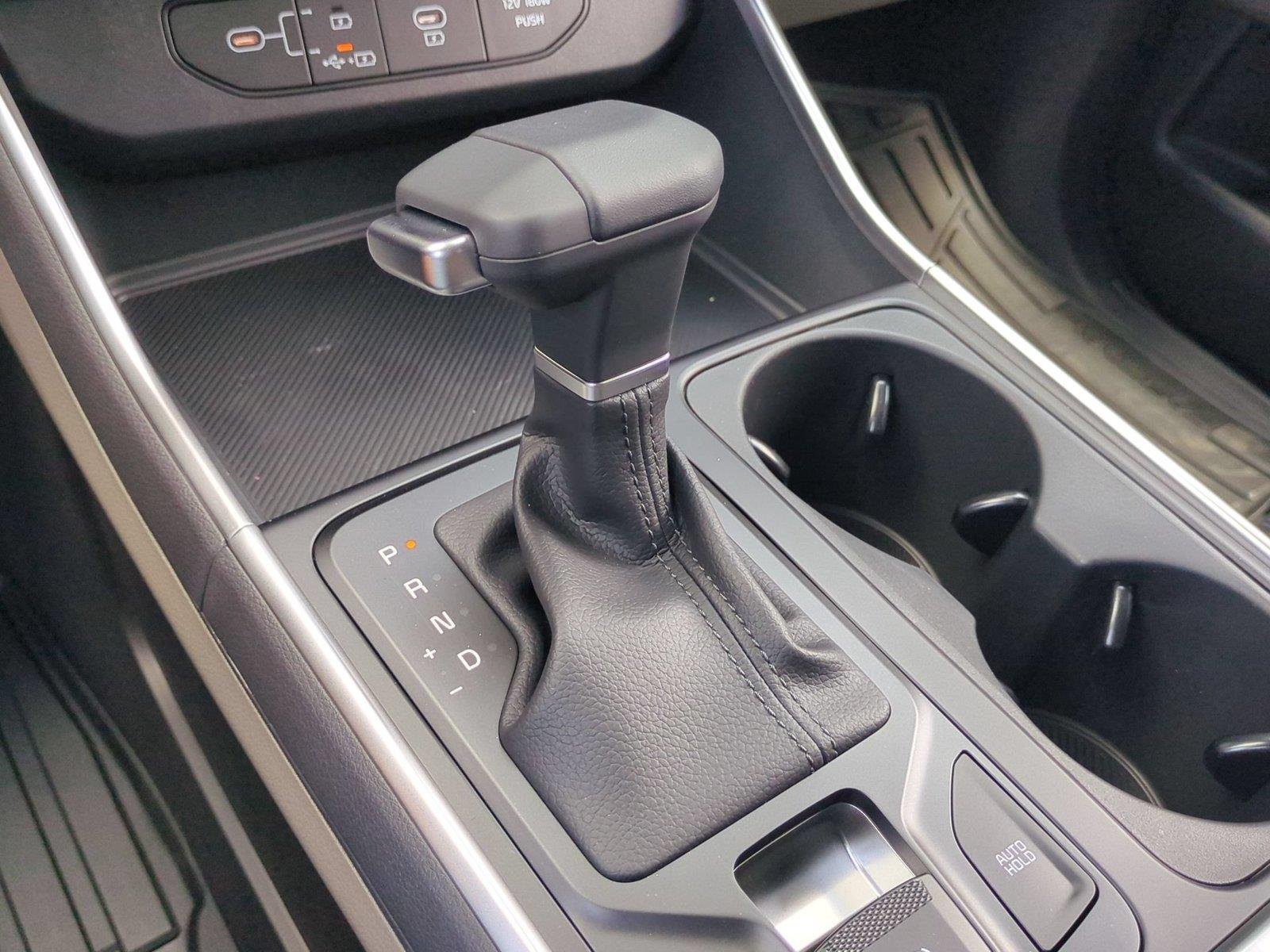 New 2026 Snow White Pearl Kia LXS image 30