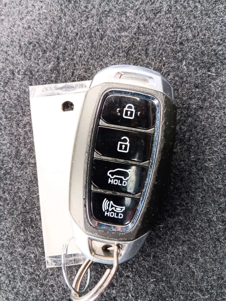 Used 2018 Pulse Red Hyundai Limited image 41