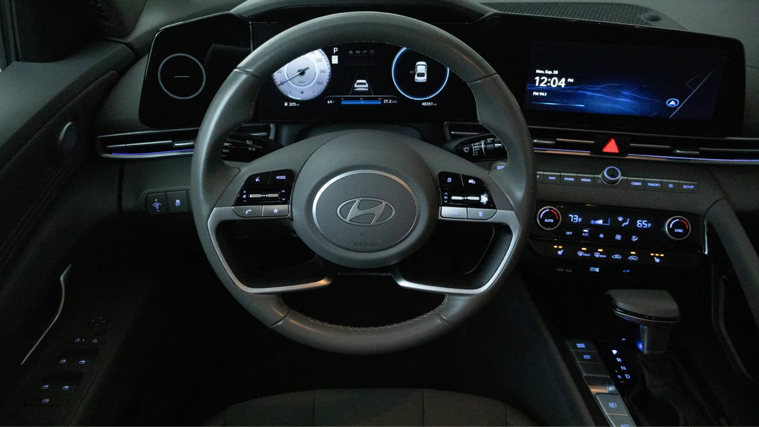 Used 2025 White Hyundai SEL Convenience image 11