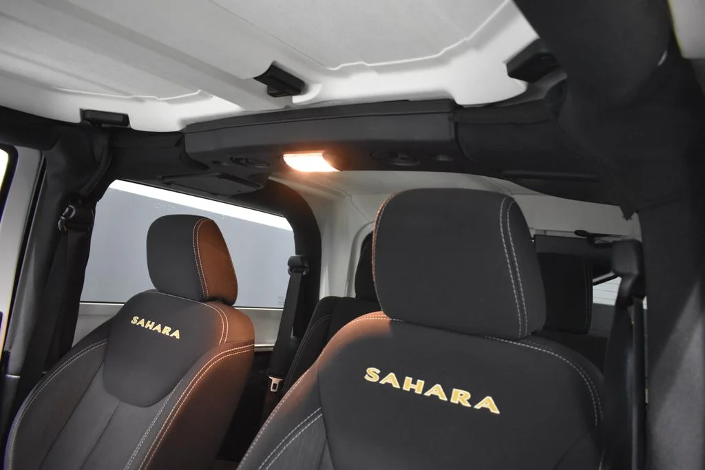 Used 2015 White Jeep Sahara image 14