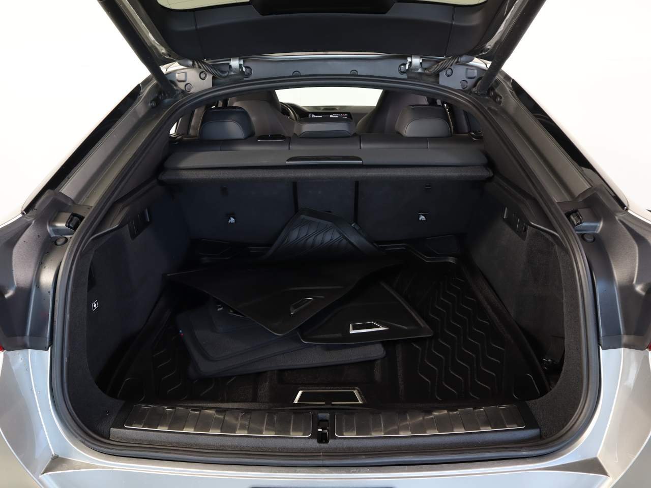 Used 2021 Donington Grey Metallic BMW  image 19