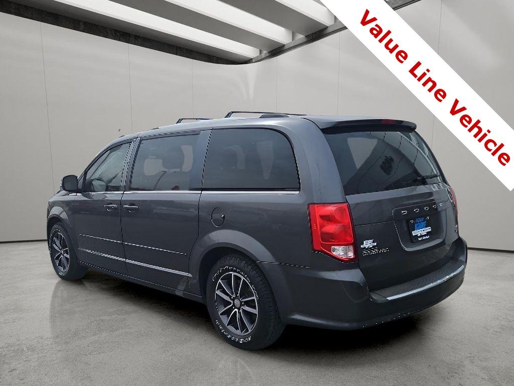 Used 2017 Granite Pearlcoat Dodge SXT image 3