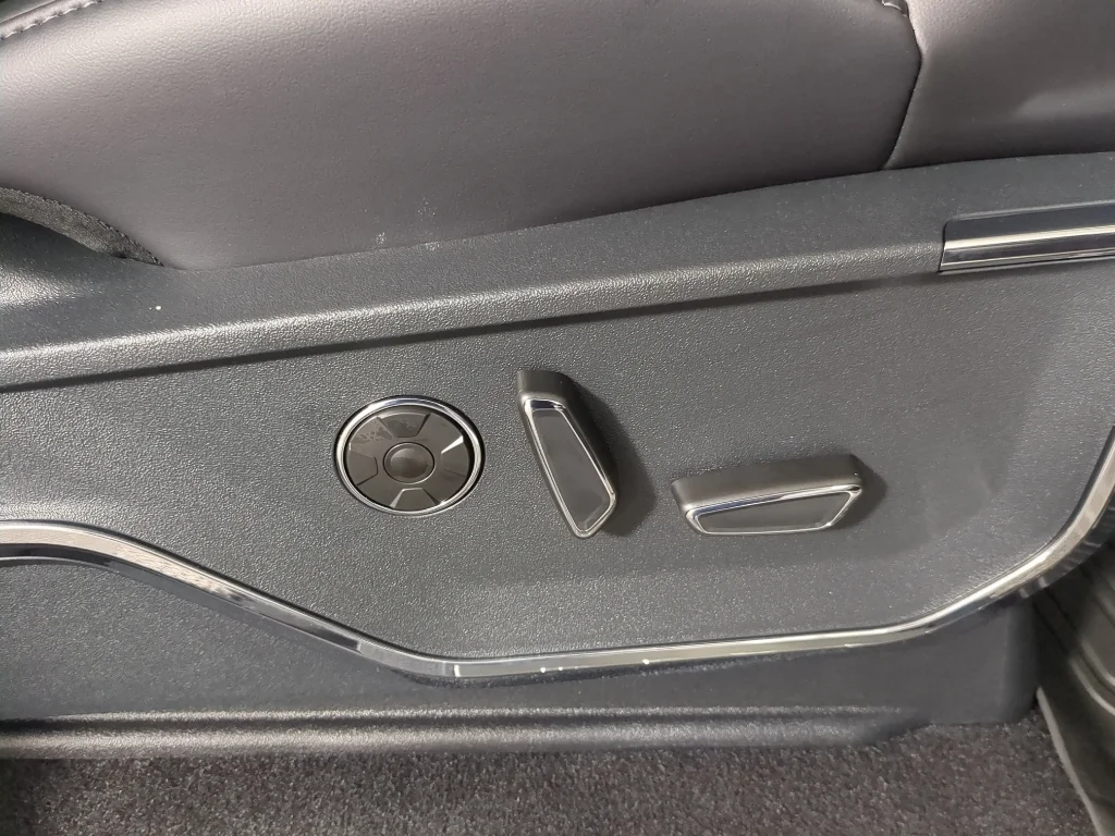 New 2026 Star White Metallic Tri-Coat Ford Platinum® image 19