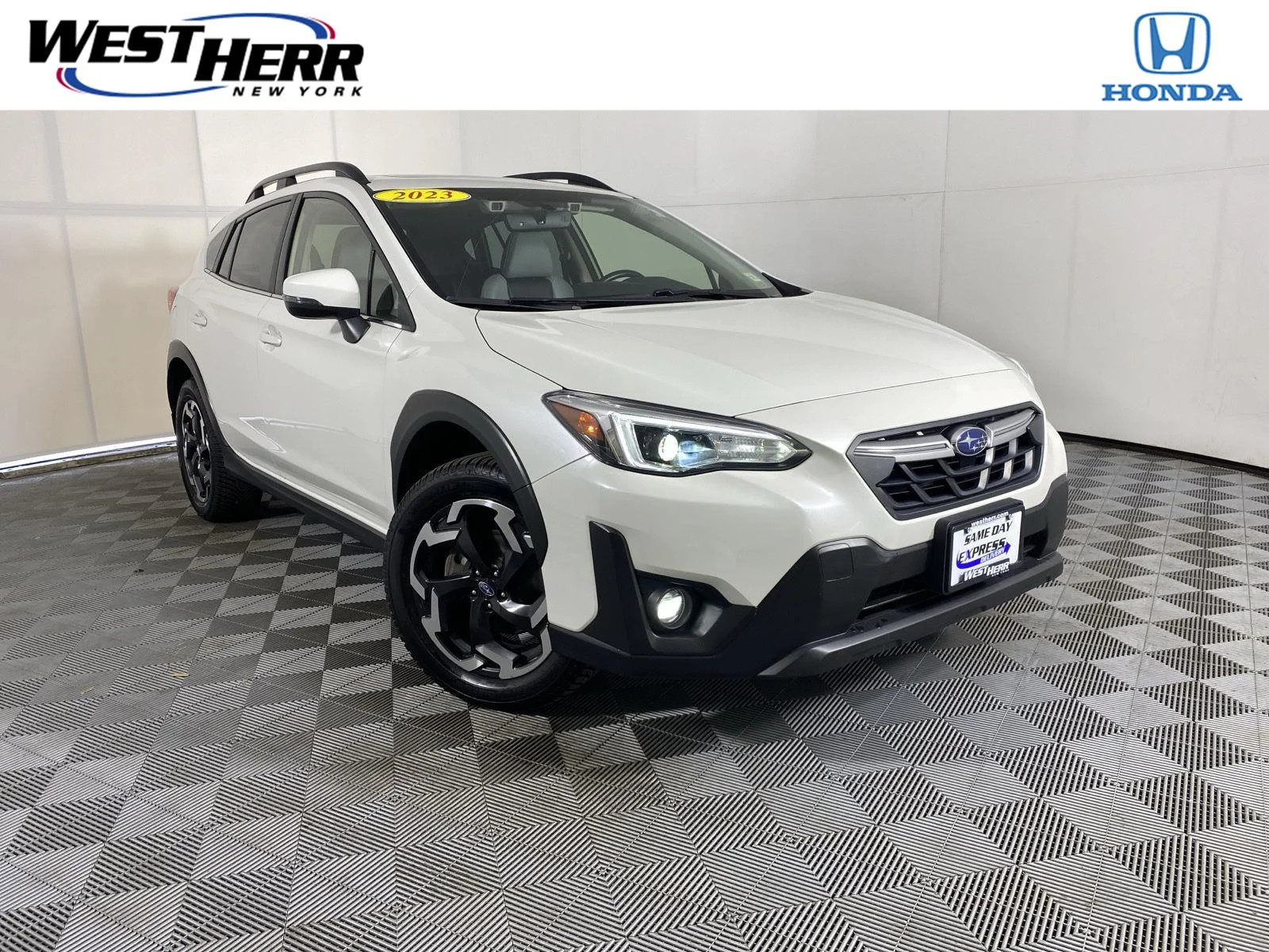 Used 2023 Crystal White Pearl Subaru Limited image 1