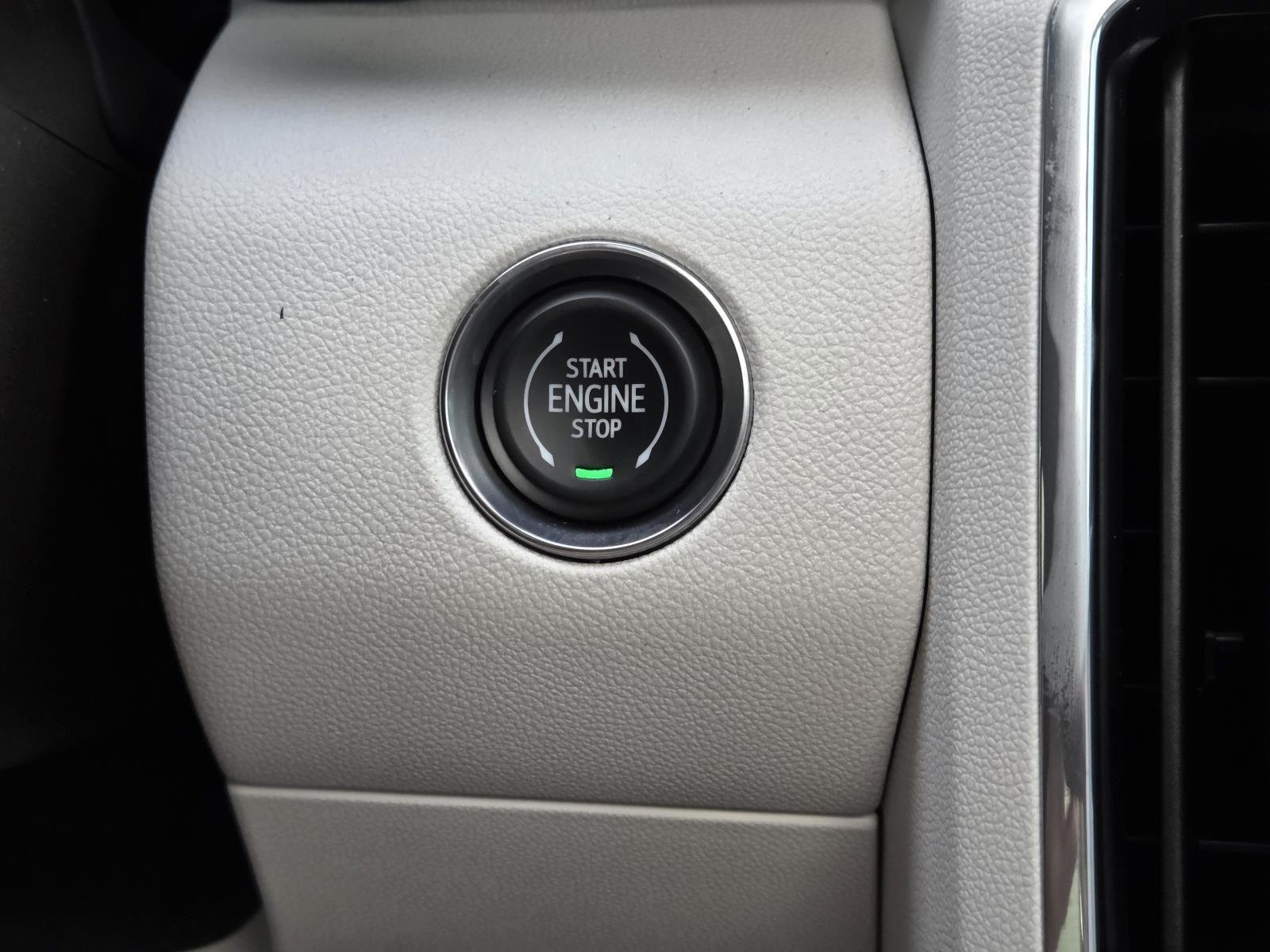 Used 2024 WHITE FROST TRICOAT GMC DNLI image 27