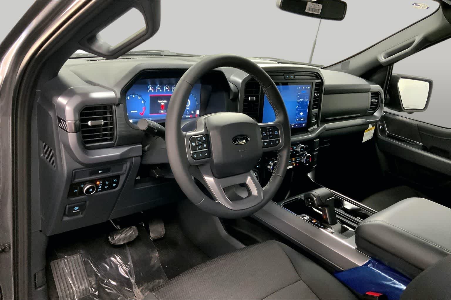 New 2026 Carbonized Gray Metallic Ford XLT image 7