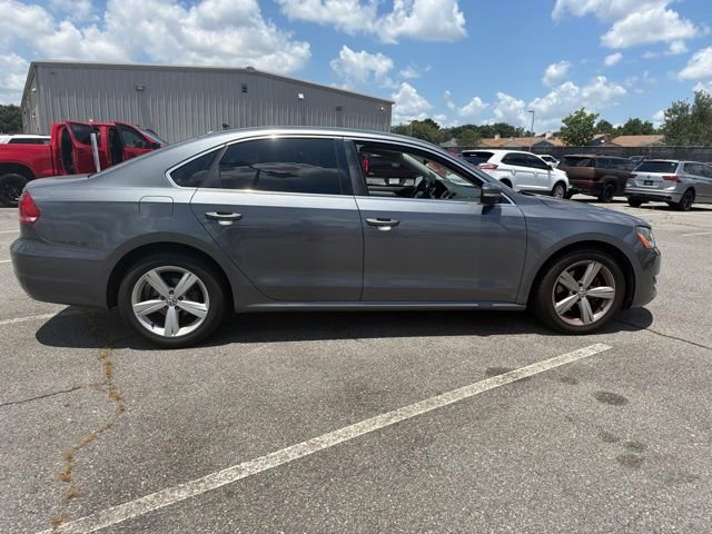 Used 2013 Gray Volkswagen 2.5 SE image 2