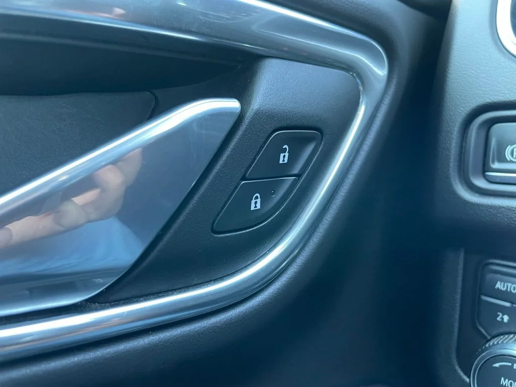 Used 2024 White GMC SLE image 25