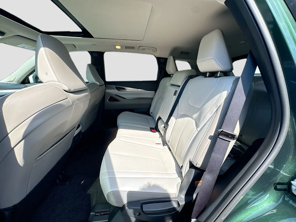New 2027 DEEP EMERALD INFINITI Luxe FWD image 26