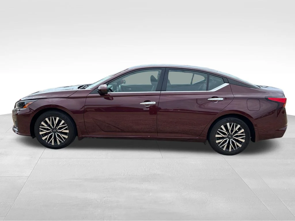 Used 2024 Red Nissan 2.5 SV image 2