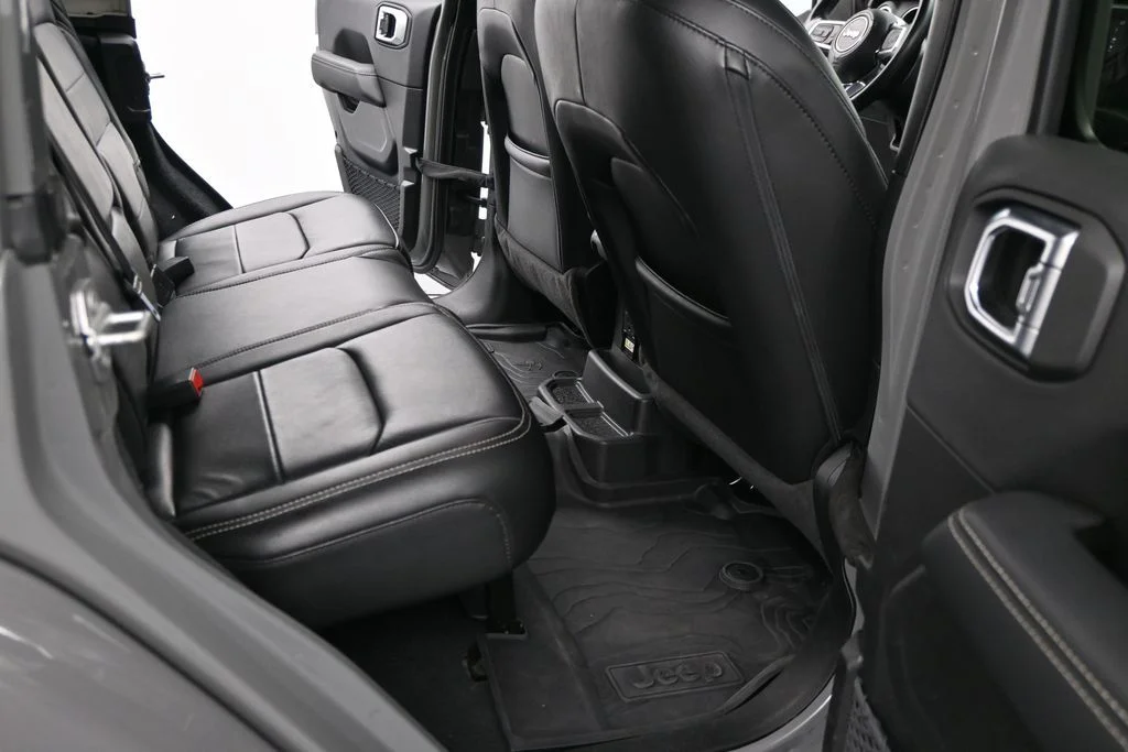 Used 2022 Gray Jeep Unlimited Sahara image 20