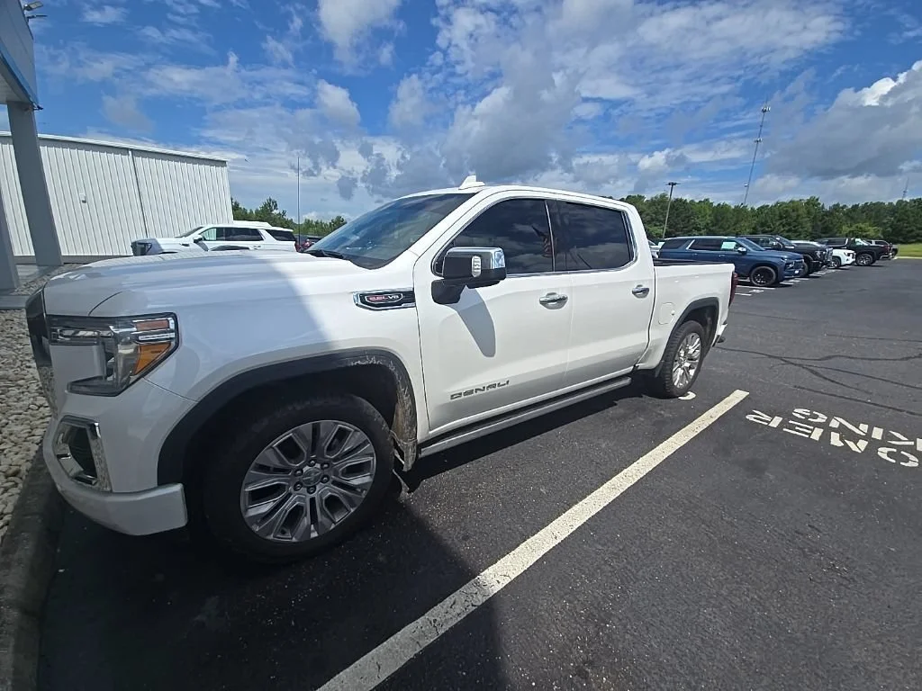Used 2022 White Frost Tricoat GMC Denali image 1