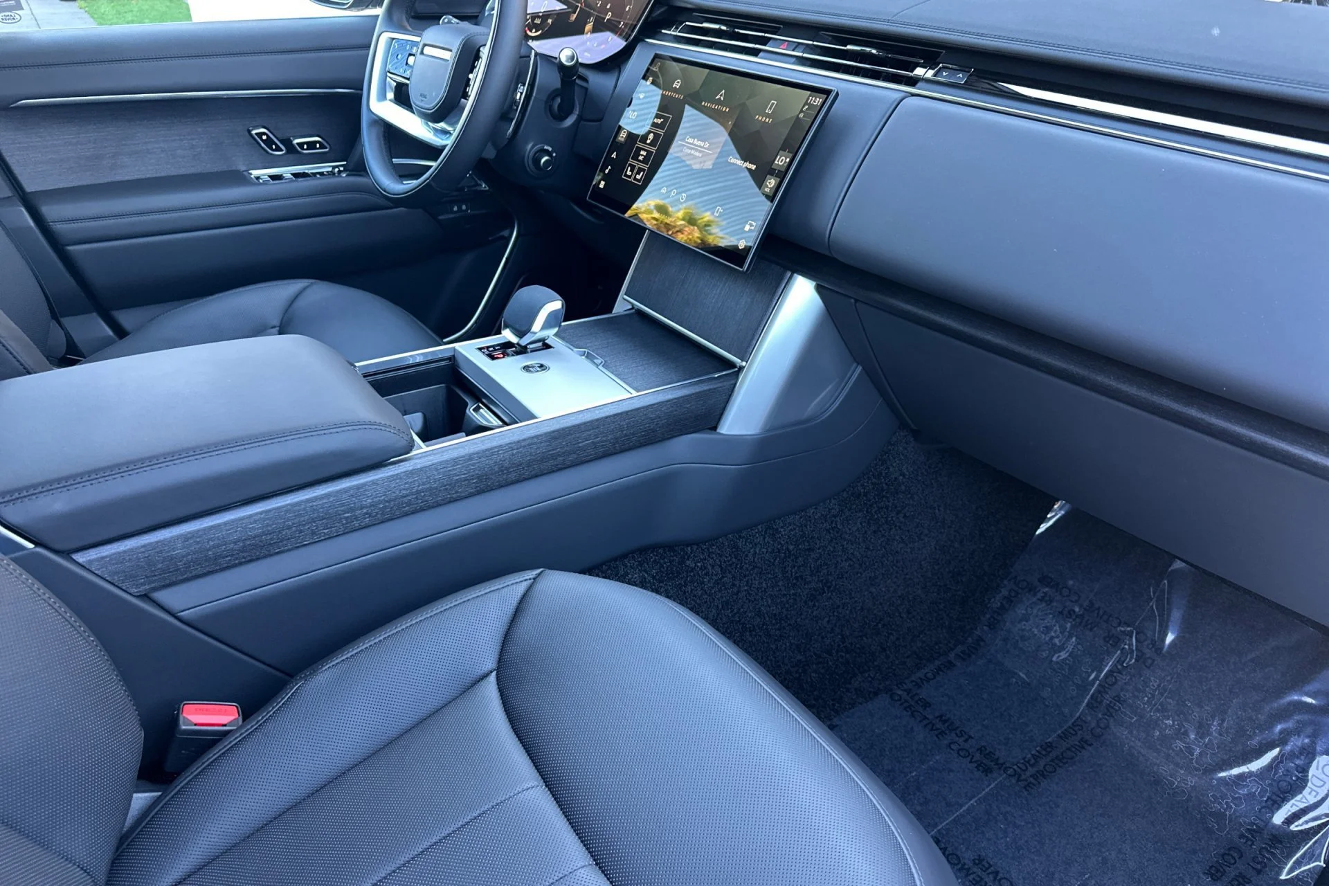 Used 2025 Eiger Grey Metallic Land Rover P530 SE image 18