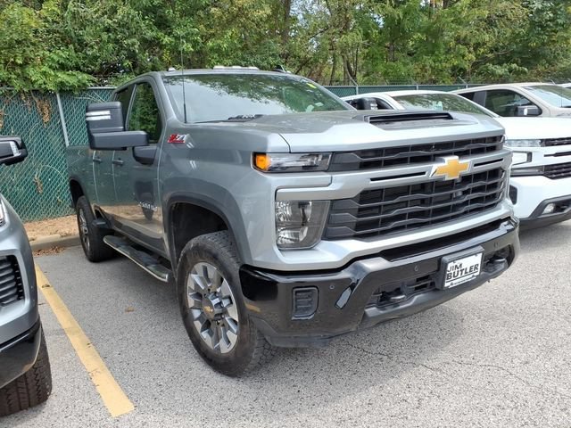 Used 2025 Sterling Gray Metallic Chevrolet Custom image 5