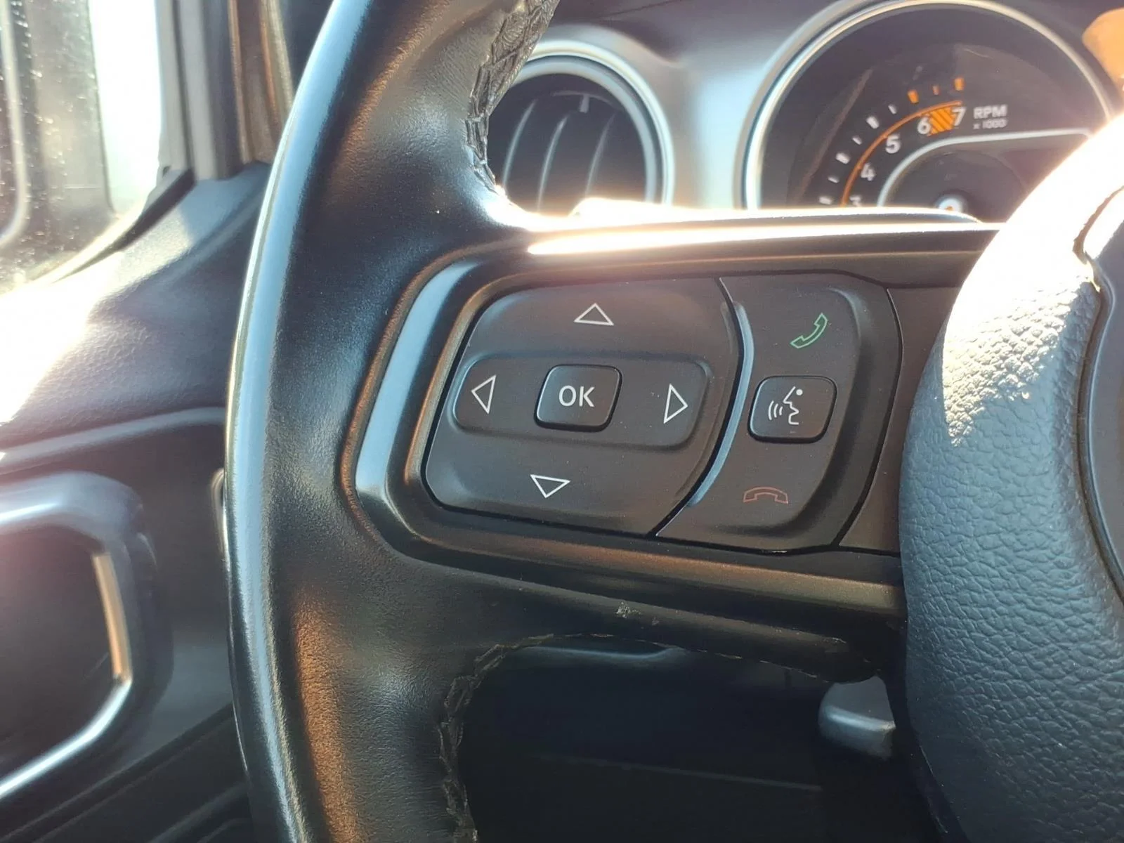 Used 2020 Granite Crystal Metallic Clearcoat Jeep Sport S image 27