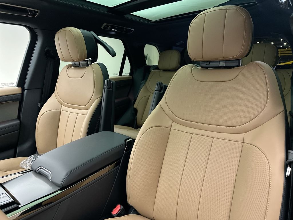 New 2026 British Racing Green SV Bespoke Ultra Met Gloss Land Rover Dynamic SE image 10