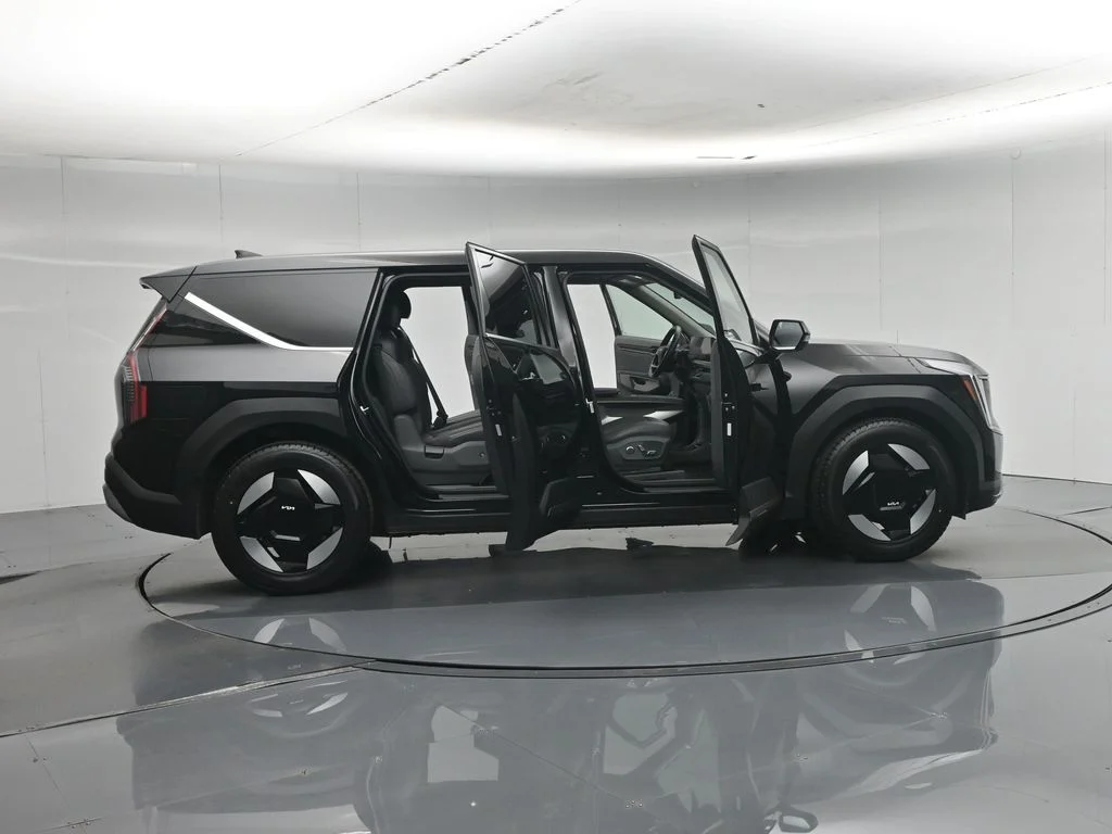 Used 2024 Black Kia Light Long Range image 5