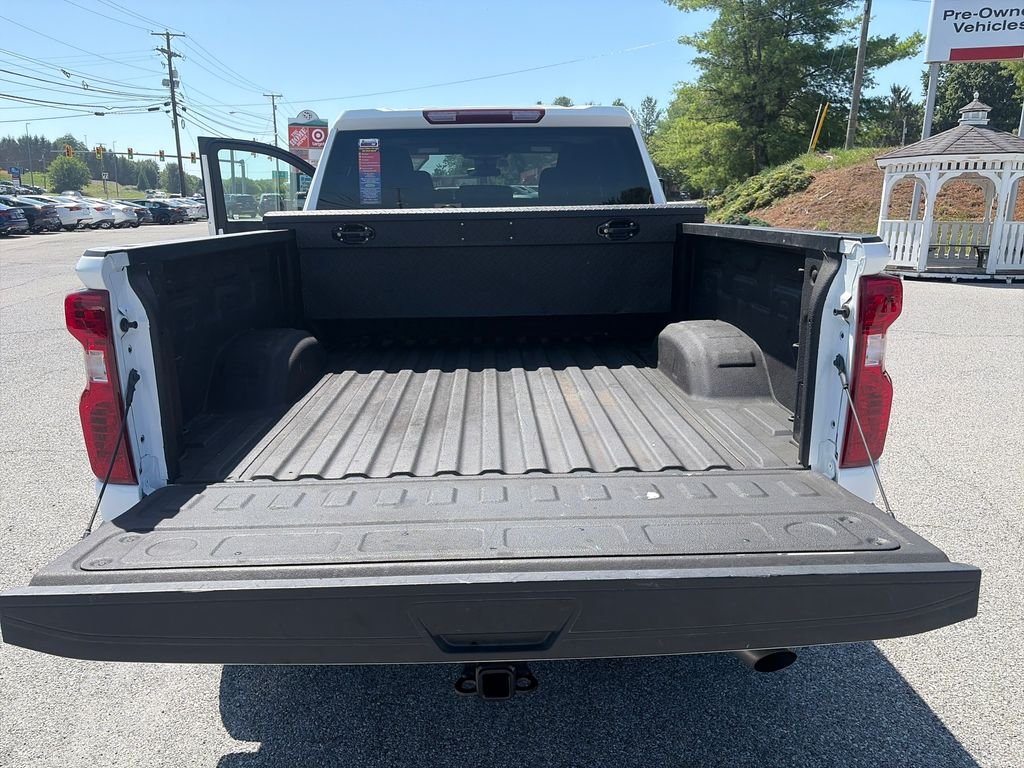 Used 2025 White Chevrolet Custom image 22
