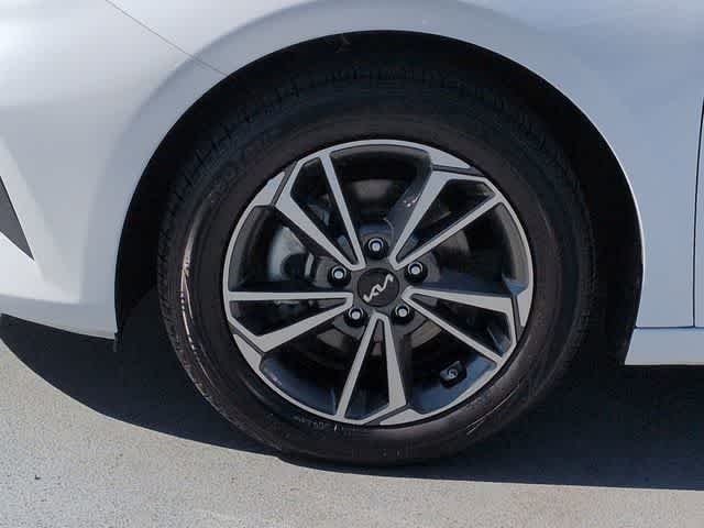 Used 2023 Snow White Pearl Kia LXS image 13