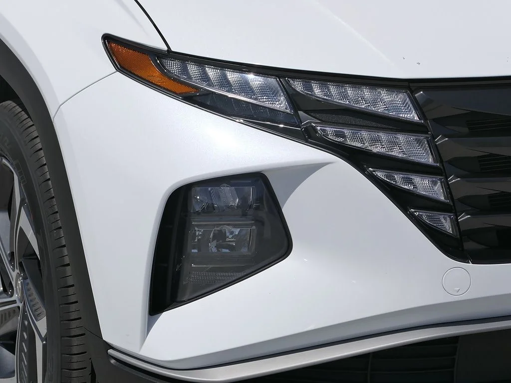 Used 2024 White Hyundai SEL Convenience image 9