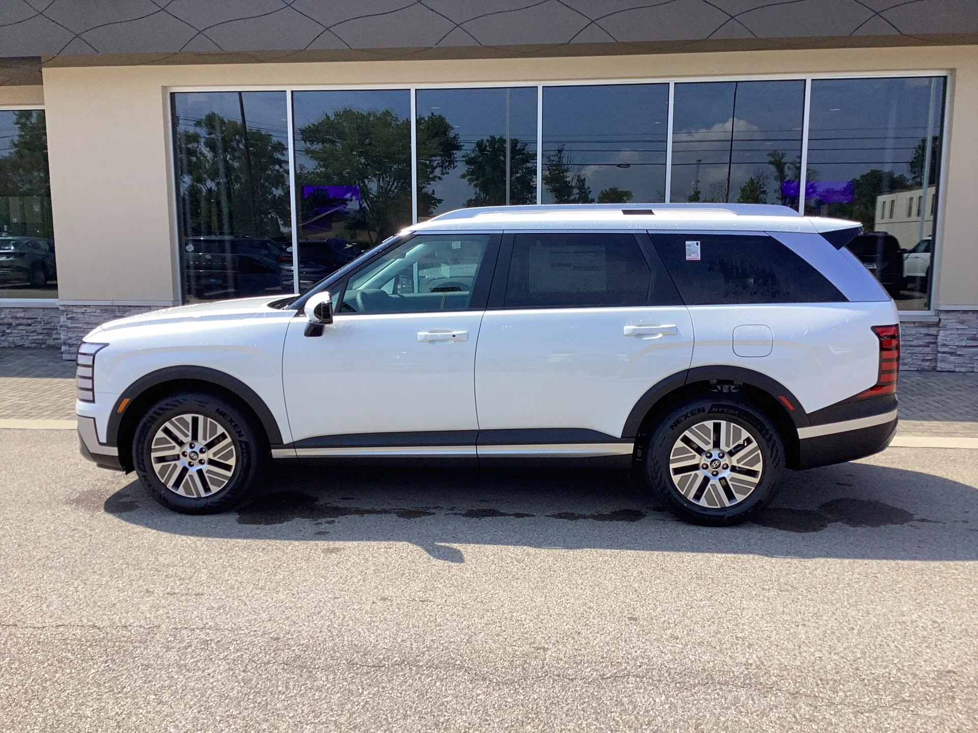 New 2026 Creamy White Pearl Hyundai SEL 7P image 9