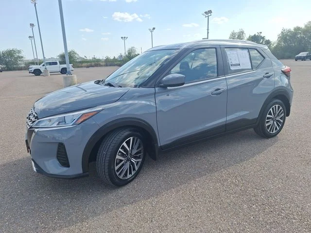 Used 2024 Gray Nissan SV image 3