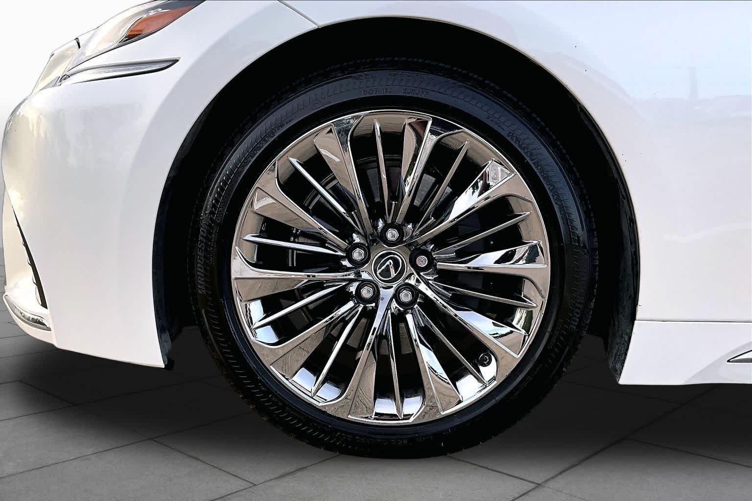 Used 2020 Eminent White Pearl Lexus  image 10