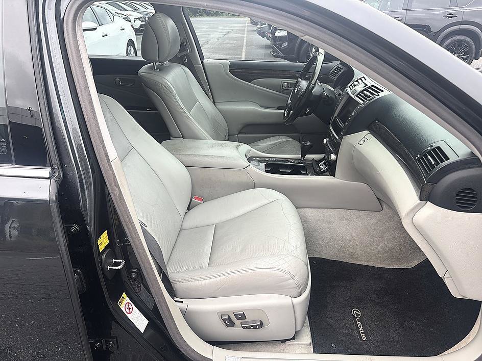 Used 2011 Smoky Granite Mica Lexus 460 image 19
