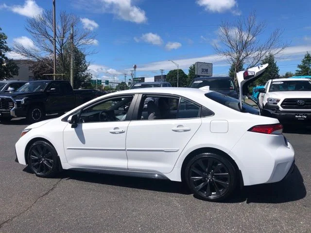 Used 2024 Ice Toyota SE image 9