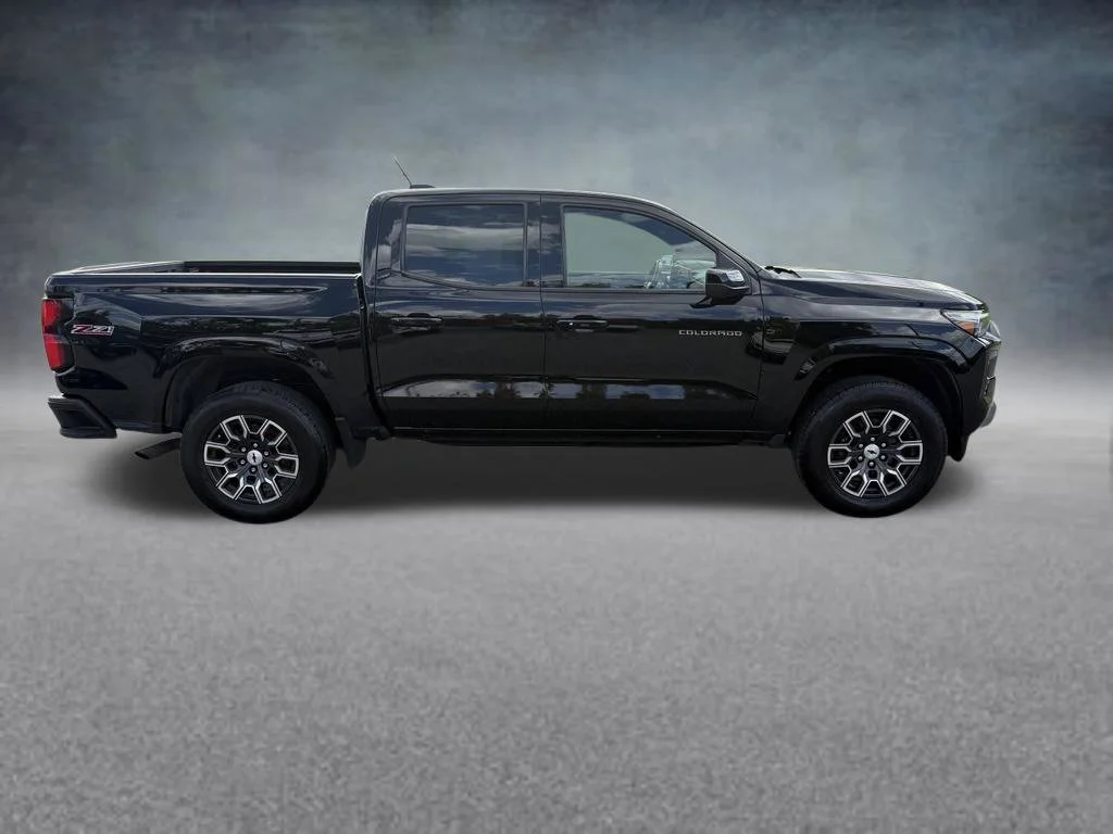 Used 2023 Black Chevrolet Z71 image 7