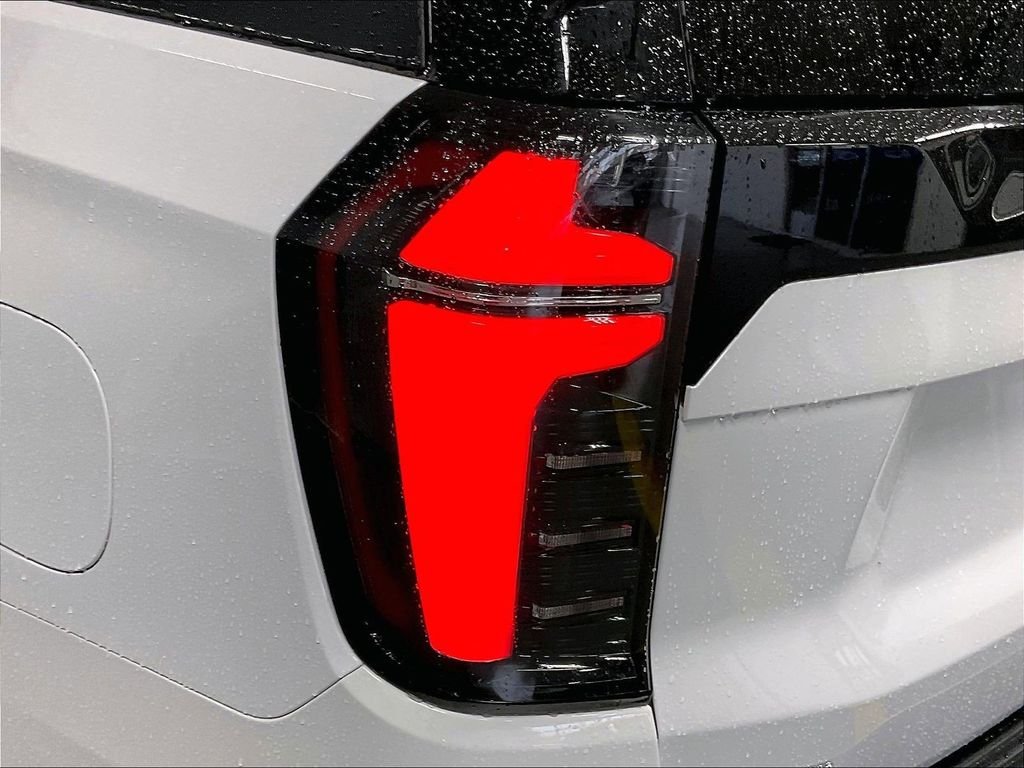 Used 2025 White Chevrolet LT image 35