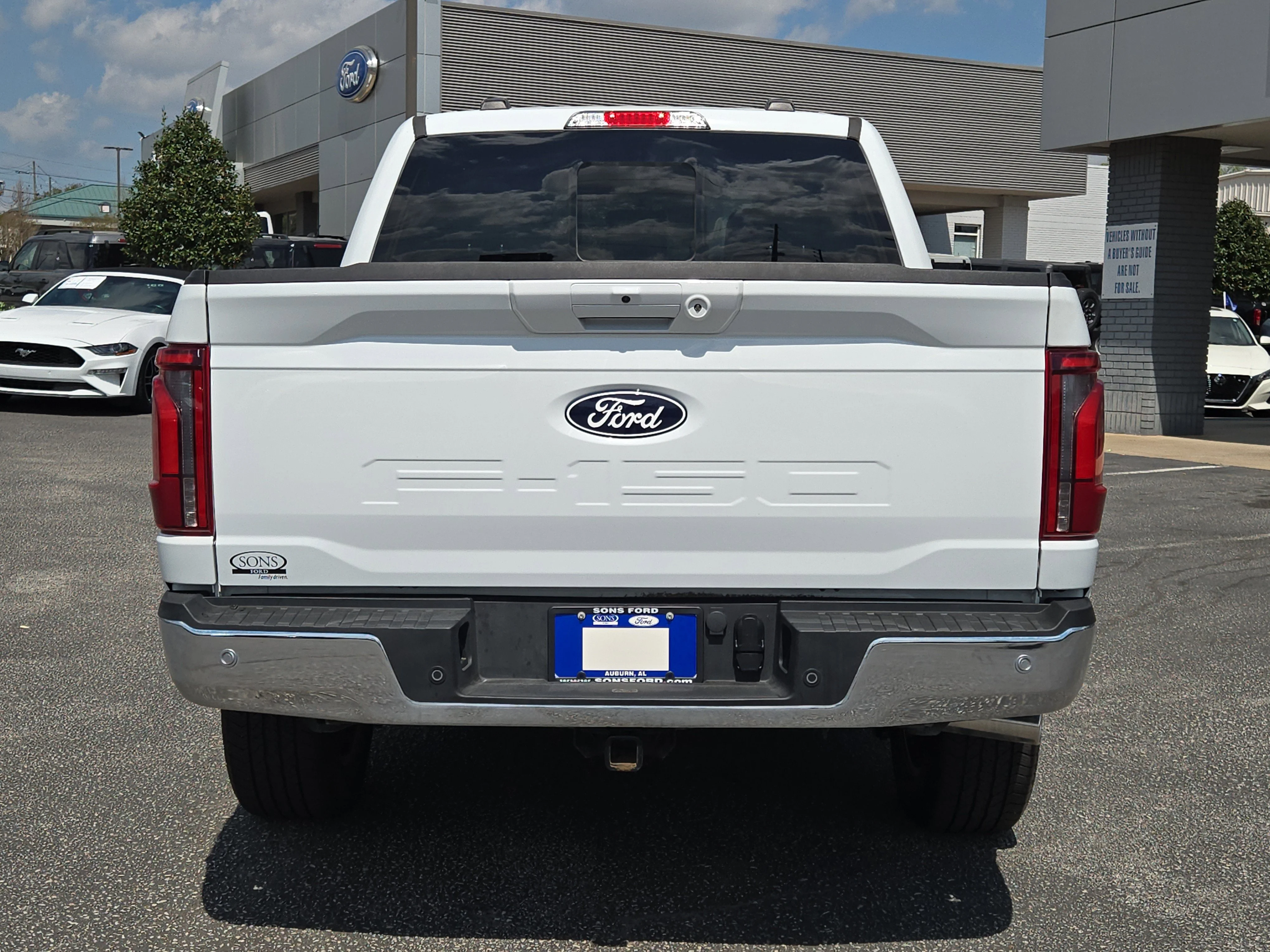 Used 2025 Oxford White Ford LARIAT image 8