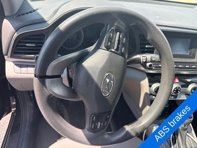 Used 2019 Phantom Black Hyundai SE image 10