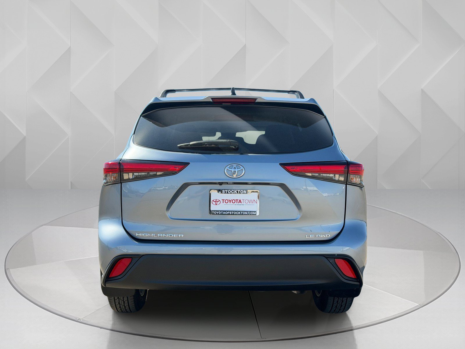 Certified Used 2022 Moon Dust Toyota LE image 4