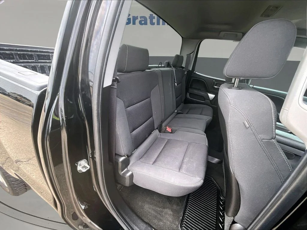 Used 2015 Black Chevrolet LT image 27