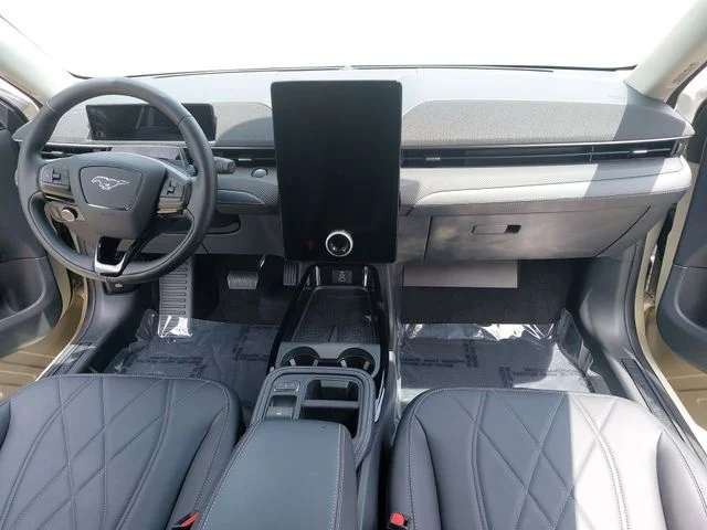 Used 2025 Beige Ford Select image 9