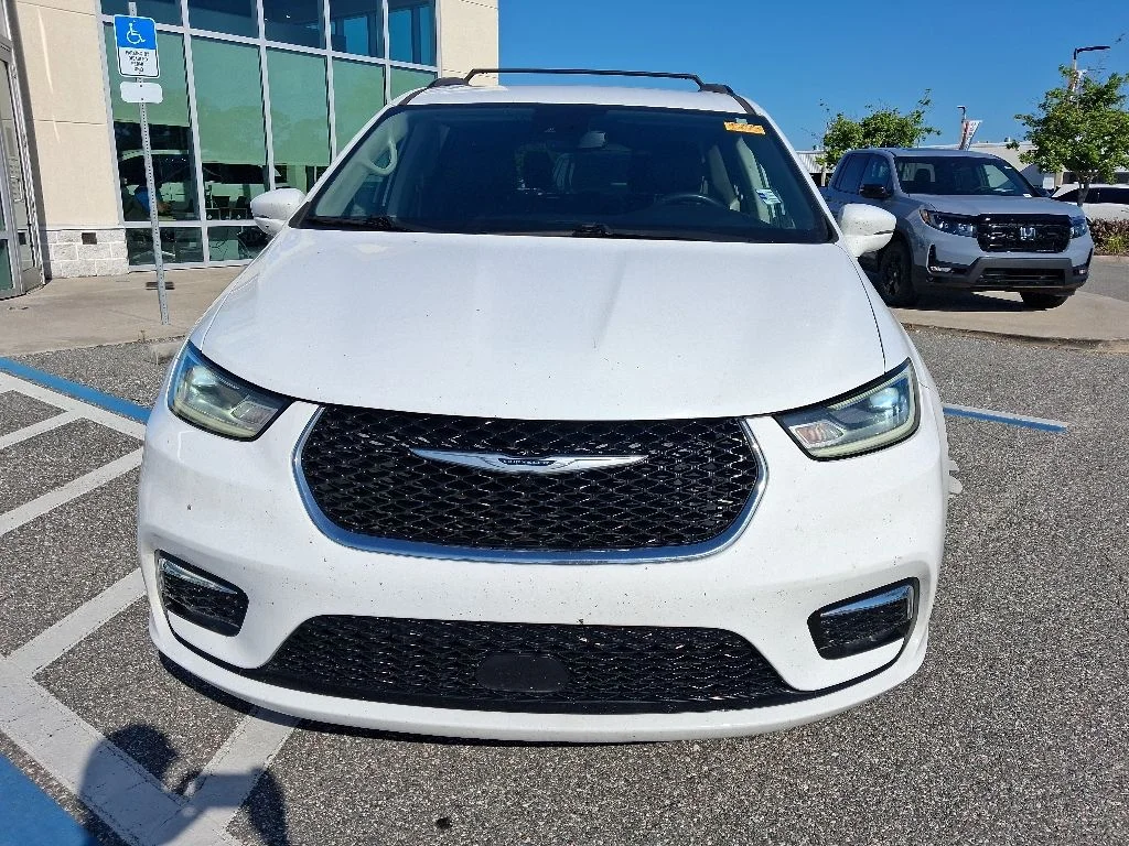 Used 2022 White Chrysler Touring L image 2