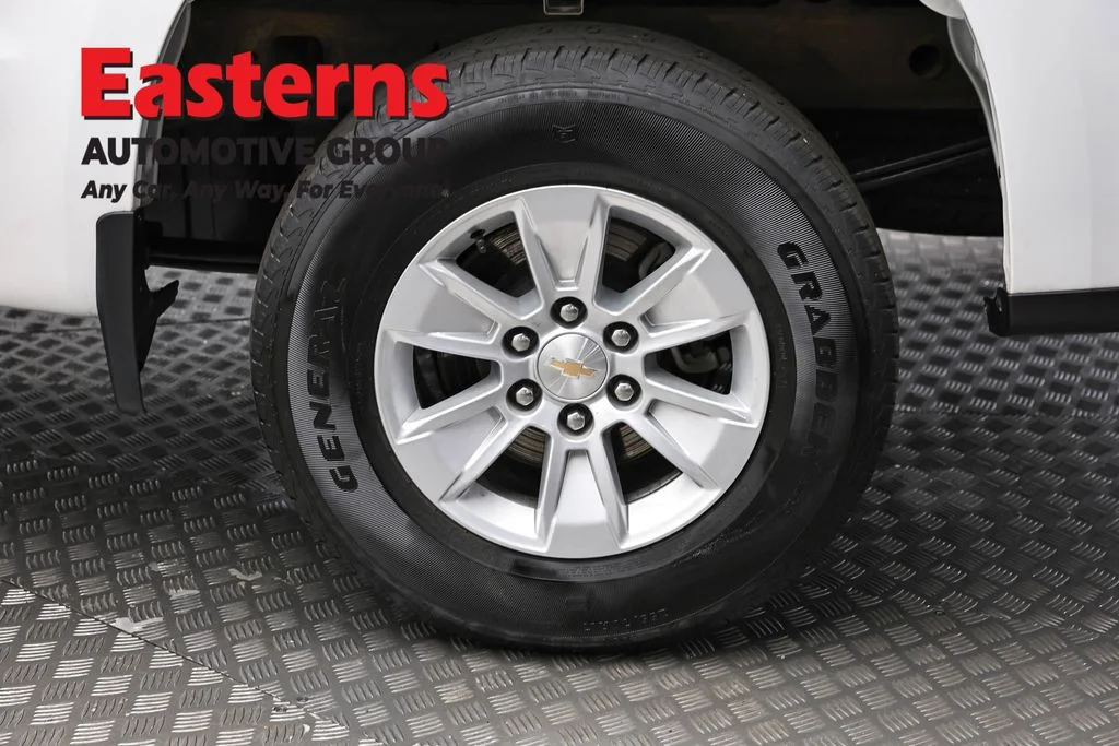 Used 2025 White Chevrolet LT image 8