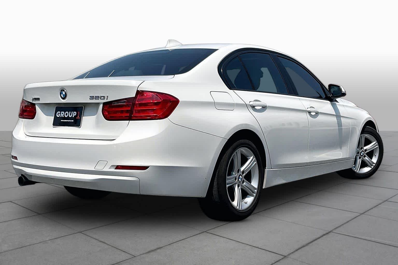 Used 2015 Alpine White BMW 320i xDrive image 12